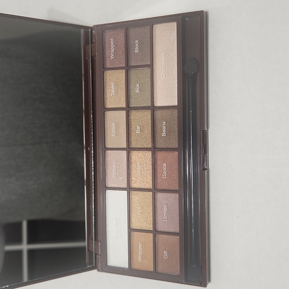Revolution Golden Bar Shawdow Palette! New! - Picture 4 of 4